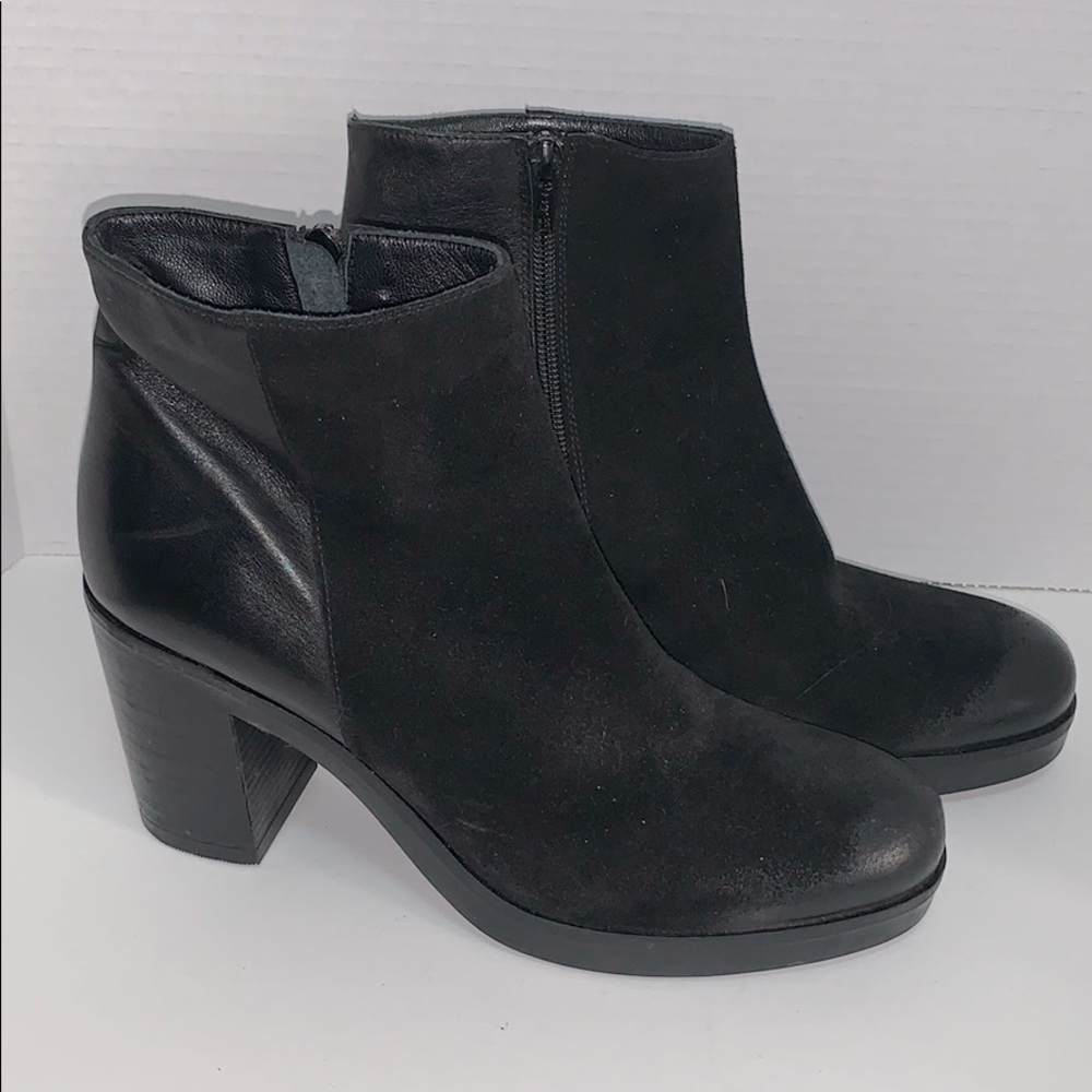 NWOT STRATEGIA Black Leather Ankle Boots